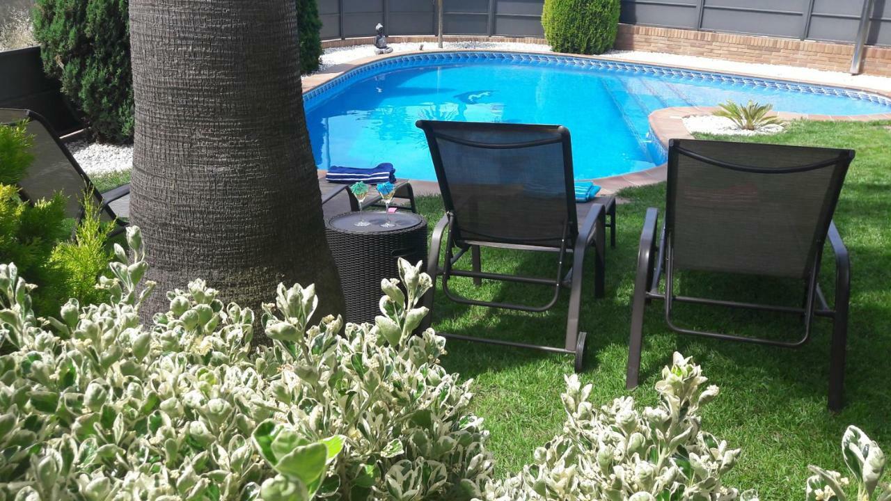 Washingtonia Villa Near Sitges Canyelles  Exterior photo
