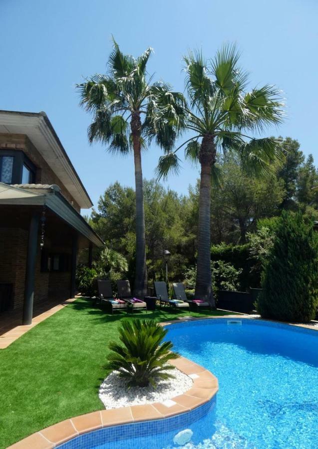 Washingtonia Villa Near Sitges Canyelles  Exterior photo